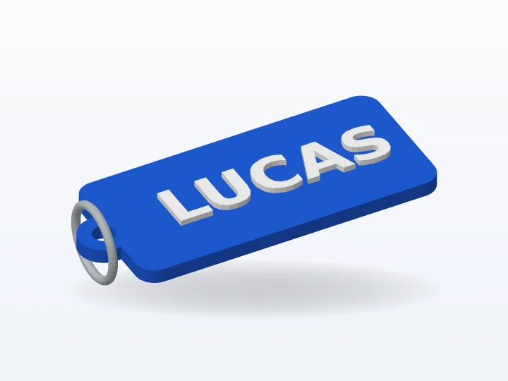 Llavero 3D con el nombre LUCAS en relieve blanco sobre placa azul