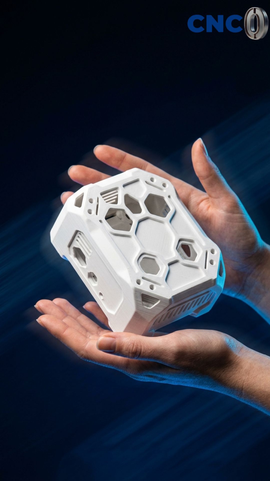 Prototipo complejo impresión 3D a pedido — carcasa con rejilla hexagonal en PLA blanco, CNCero